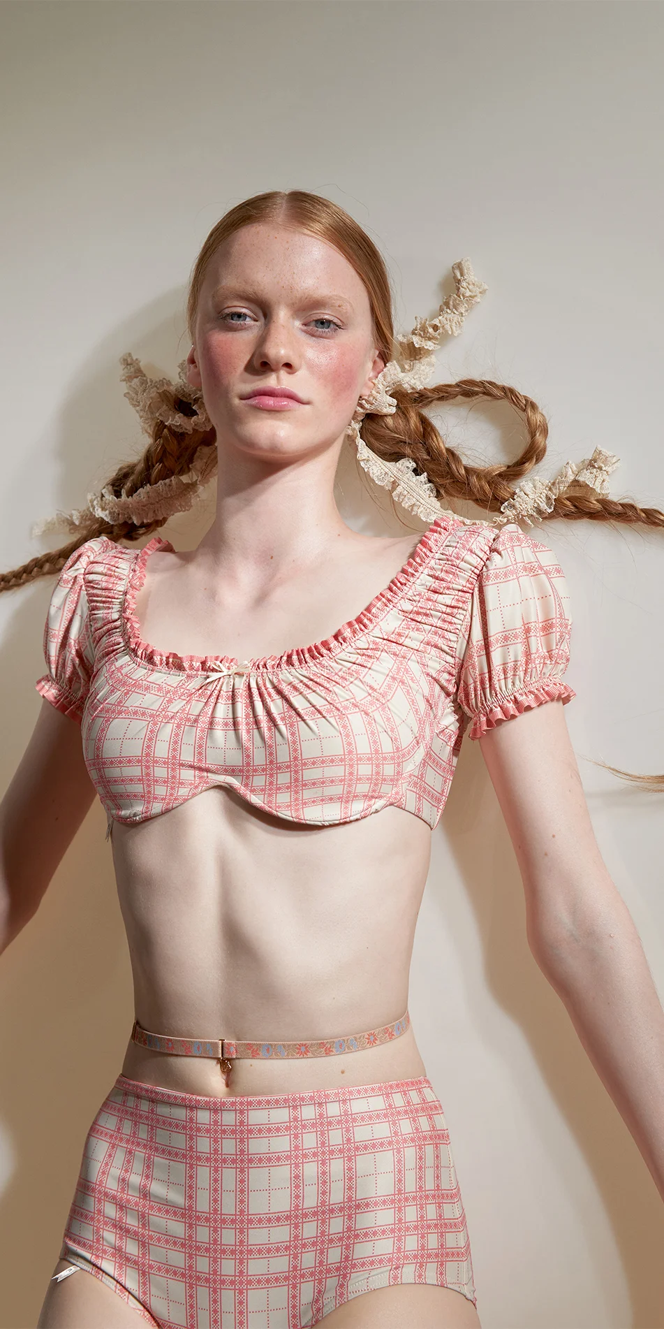 GINGHAM MAIDEN ruched décoletté crop top with puff sleeves crimson 2