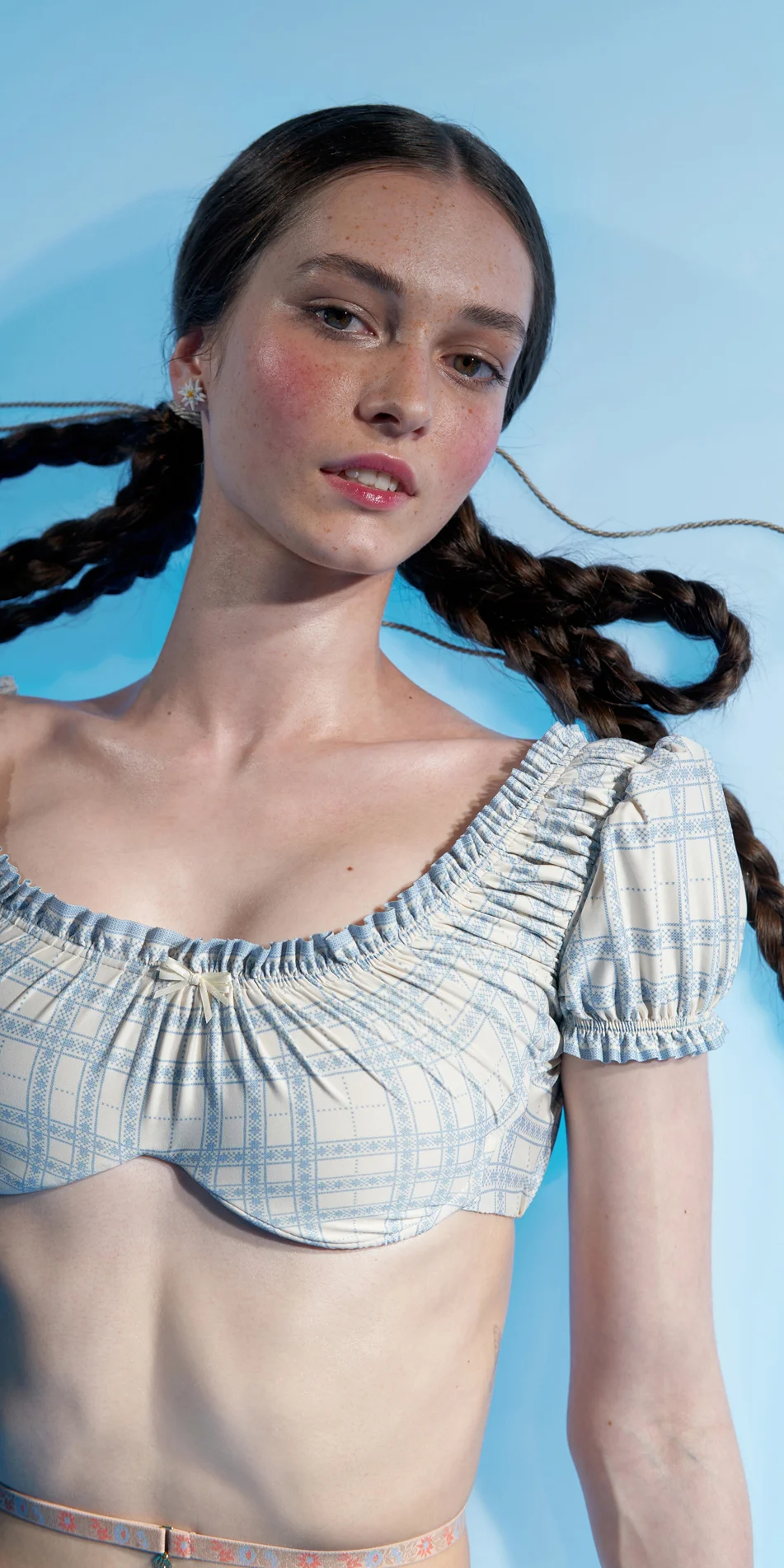 GINGHAM MAIDEN ruched décoletté crop top with puff sleeves sky blue 1