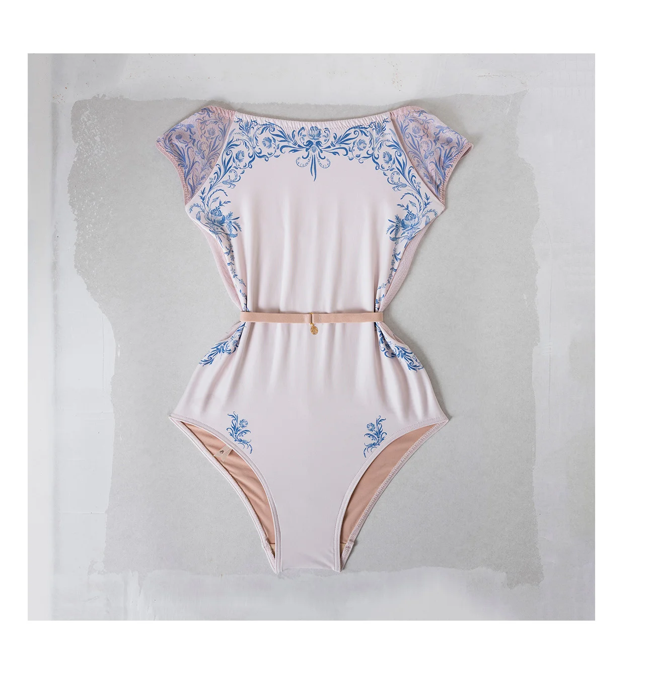 Porcelain skin short sleeve web
