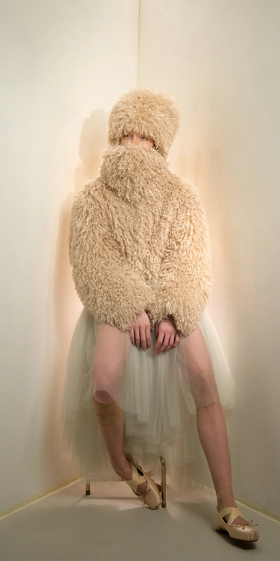 Faux fur hat neck warmer light beige sitting