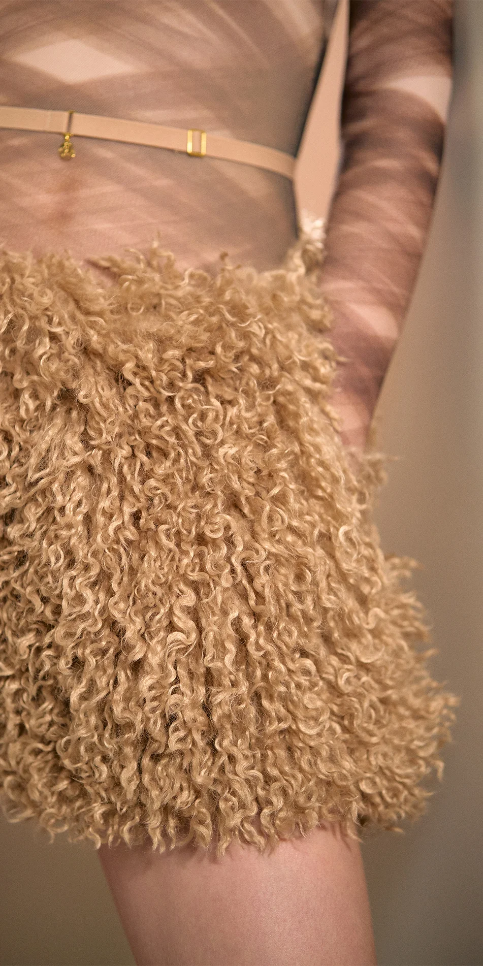 Faux fur shorts nude detail