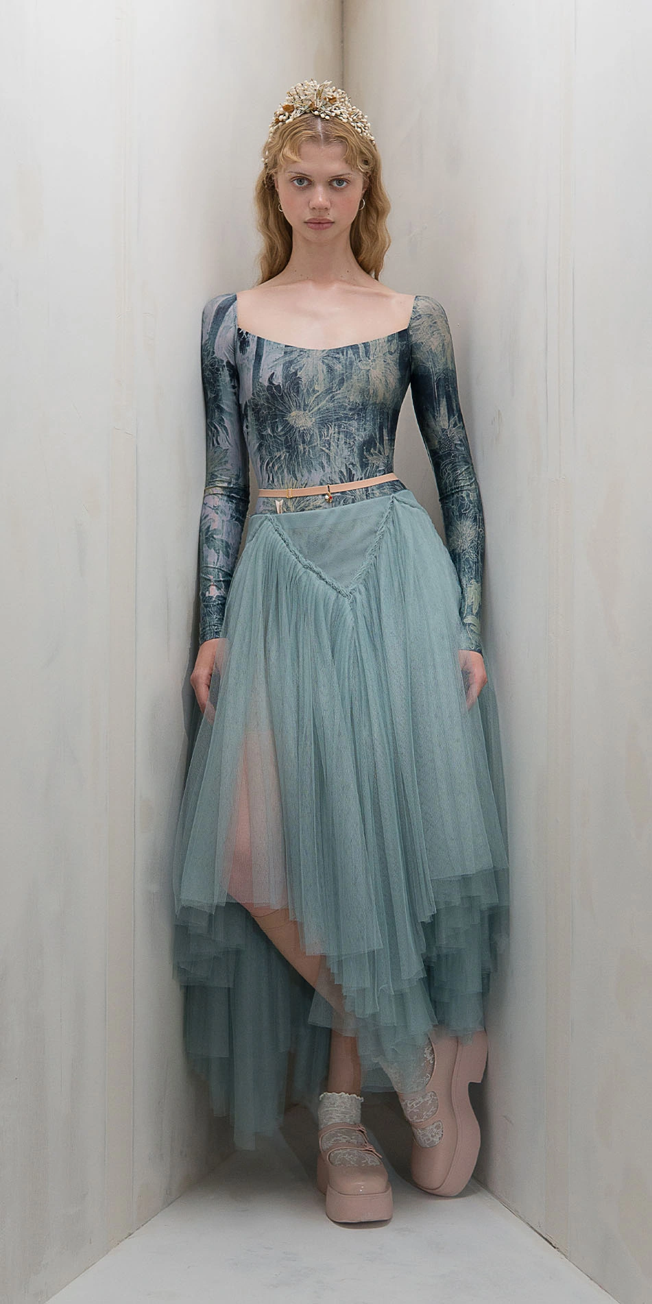 Draped tulle midi skirt in light blue front legs crossed