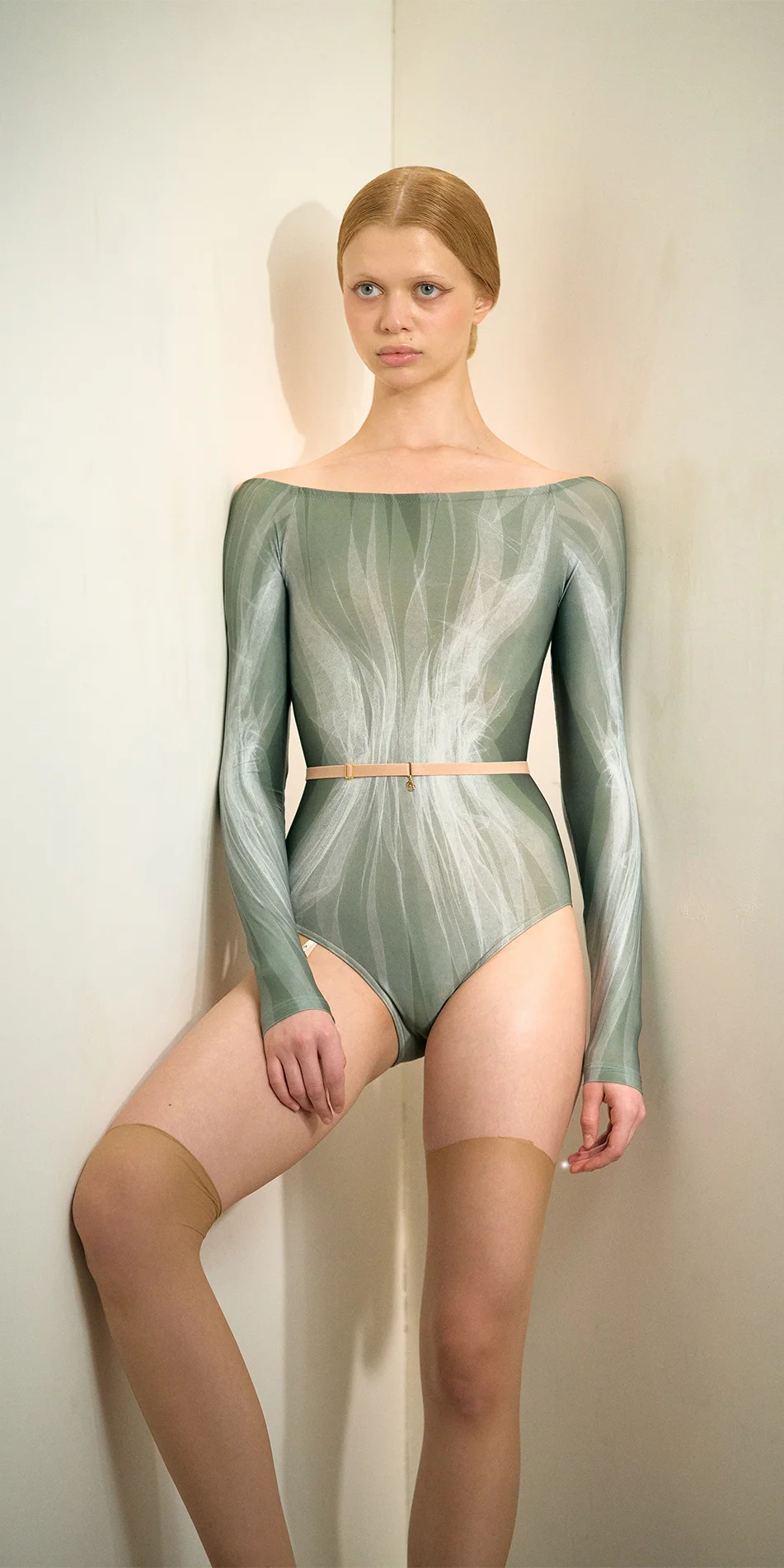 Hourglass print long sleeves leotard in dark green front leg up on